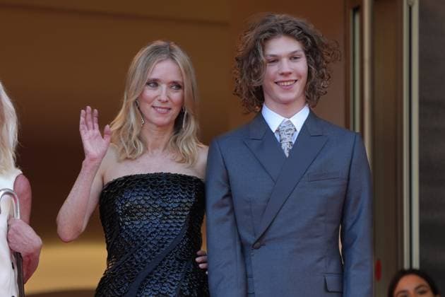 LÃ a Drucker - Samuel Kirchier CELEBRITES : 76 eme festival de Cannes - Red Carpet du film Â« L™Ã tÃ Dernier (Last Summer Â» - Cannes - 25 05 2023 NorbertScanella Panoramic 