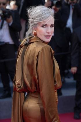 Andie MacDowell CELEBRITES : 76 eme festival de Cannes - Red Carpet du film Â« L™Ã tÃ Dernier (Last Summer Â» - Cannes - 25 05 2023 NorbertScanella Panoramic 