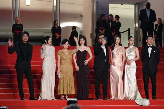 76th Cannes Film Festival 2023, Red Carpet film Cobweb (Dans La Toile ) Pictured: Song Kang-ho, Oh Jung-se, Jeon Yeo-Been, Krystal Jung, Lim Su-jeong, Jang Young-nam, Park Jeong- come on, Kim Ji-woon  Copyright: xManuelexMangiarottix xipa-agencyx xPoolxPhotoxEventsx01x IPA_IPA38223247