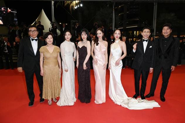 76th Cannes Film Festival 2023, Red Carpet film Cobweb (Dans La Toile ) Pictured: Song Kang-ho, Oh Jung-se, Jeon Yeo-Been, Krystal Jung, Lim Su-jeong, Jang Young-nam, Park Jeong- come on, Kim Ji-woon  Copyright: xManuelexMangiarottix xipa-agencyx xPoolxPhotoxEventsx01x IPA_IPA38223833