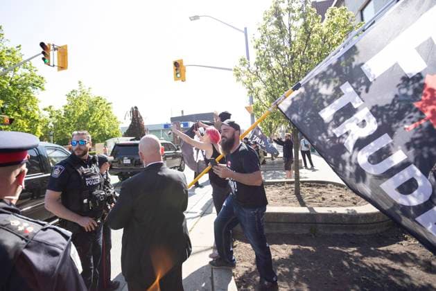 May 25, 2023, Woodstock, ON, Canada: People protest as Prime Minister Justin Trudeau visits Liberal candidate David Hilderley s campaign office in Woodstock, Ont. on Thursday, May 25, 2023. Woodstock Canada  - ZUMAc35_ 20230525_zaf_c35_048 Copyright: xNicolexOsbornex