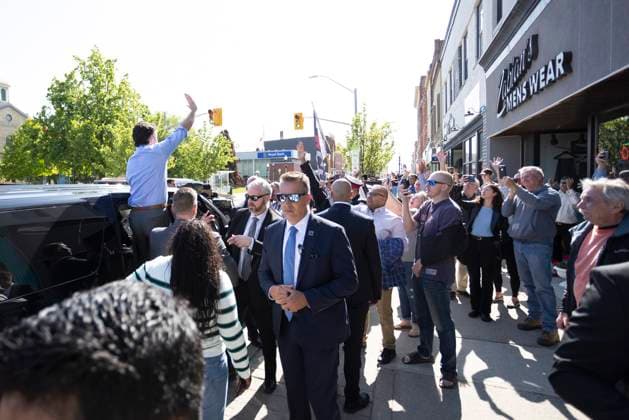 May 25, 2023, Woodstock, ON, Canada: Prime Minister Justin Trudeau waves to supporters as he visits Liberal candidate David Hilderley s campaign office in Woodstock, Ont. on Thursday, May 25, 2023. Woodstock Canada  - ZUMAc35_ 20230525_zaf_c35_049 Copyright: xNicolexOsbornex