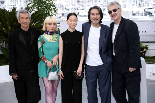 76th Cannes Film Festival 2023, Photocall film Perfect Days . Pictured: Min Tanaka, Aoi Yamada, Arisa Nakano, KÅji Yakusho, Wim Wenders  Copyright: xAlbertoxTerenghi PoolxPhotoxEvenx xPoolxPhotoxEventsx01x IPA_IPA38234235