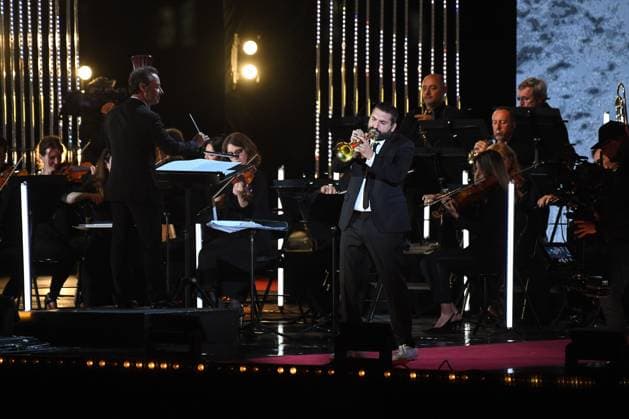 SANS ACCREDITATION - Ibrahim Maalouf - Enregistrement sur la plage Mace de Cannes de Cannes chante le cinema qui sera diffuse sur France 2 samedi 27 mai 2023, 76th Cannes Film Festival, CANNES, FRANCE CELEBRITES : Enregistrement - Cannes Chante - 76 eme festival de Cannes - Cannes - 25 05 2023 LionelUrman Panoramic 