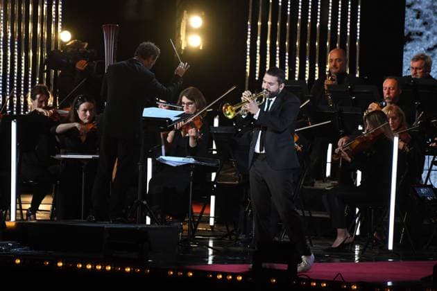 SANS ACCREDITATION - Ibrahim Maalouf - Enregistrement sur la plage Mace de Cannes de Cannes chante le cinema qui sera diffuse sur France 2 samedi 27 mai 2023, 76th Cannes Film Festival, CANNES, FRANCE CELEBRITES : Enregistrement - Cannes Chante - 76 eme festival de Cannes - Cannes - 25 05 2023 LionelUrman Panoramic 