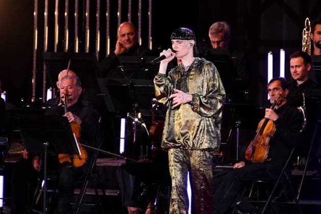 SANS ACCREDITATION - Enregistrement sur la plage Mace de Cannes de Cannes chante le cinema qui sera diffuse sur France 2 samedi 27 mai 2023, 76th Cannes Film Festival, CANNES, FRANCE CELEBRITES : Enregistrement - Cannes Chante - 76 eme festival de Cannes - Cannes - 25 05 2023 LionelUrman Panoramic 