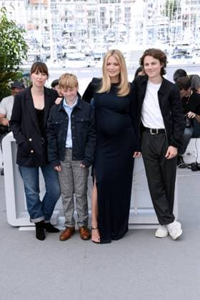 76th Cannes Film Festival 2023, Photocall film Rien A Perdre . Pictured: Deloget, Alexis Tonetti, Virginie Efira, FÃ lix Lefebvre  Copyright: xAlbertoxTerenghi PoolxPhotoxEvenx xPoolxPhotoxEventsx01x IPA_IPA38236119