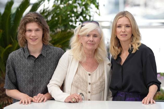 Samuel Kircher - Catherine Breillat - LÃ a Drucker CELEBRITES : 76 eme festival de Cannes - Red Carpet du film Â« L ete Dernier (Last Summer) Â» - Cannes - 26 05 2023 NorbertScanella Panoramic 