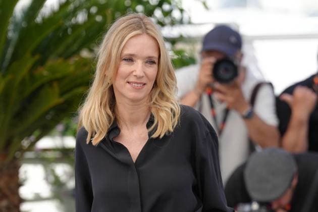LÃ a Drucker CELEBRITES : 76 eme festival de Cannes - Red Carpet du film Â« L ete Dernier (Last Summer) Â» - Cannes - 26 05 2023 NorbertScanella Panoramic 