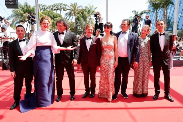 Alice Rohrwacher with team at the premiere of the feature film La chimera at the Festival de Cannes 2023 76 Cannes International Film Festival at the Palais des Festivals Cannes, 26 05 2023. Foto:xD.xBedrosianx xFuturexImage
