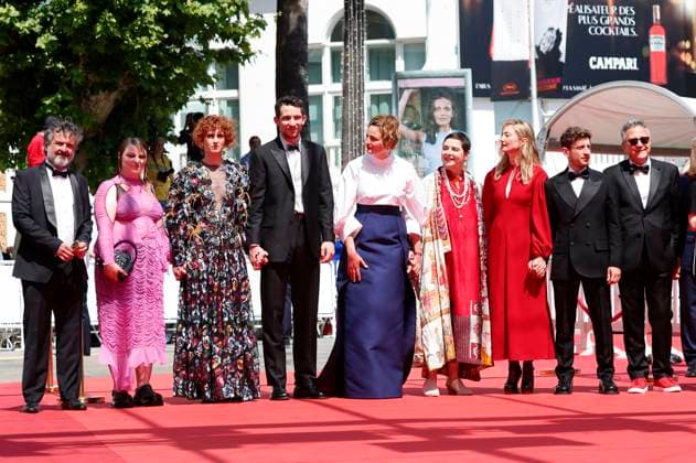 Carlo Cresto Dina, guest, Carol Duarte, Josh O Connor, Alice Rohrwacher, Isabella Rossellini, Alba Rohrwacher, Vincenzo Nemolato and Paolo Del Brocco at the premiere of the feature film La chimera at the Festival de Cannes 2023 76 Cannes International Film Festival at the Palais des Festivals Cannes, 26 05 2023. Foto:xD.xBedrosianx xFuturexImage