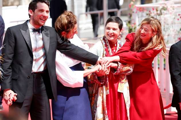 Josh O Connor, Isabella Rossellini, Alice Rohrwacher and Alba Rohrwacher at the premiere of the feature film La chimera at the Festival de Cannes 2023 76 Cannes International Film Festival at the Palais des Festivals Cannes, 26 05 2023. Foto:xD.xBedrosianx xFuturexImage