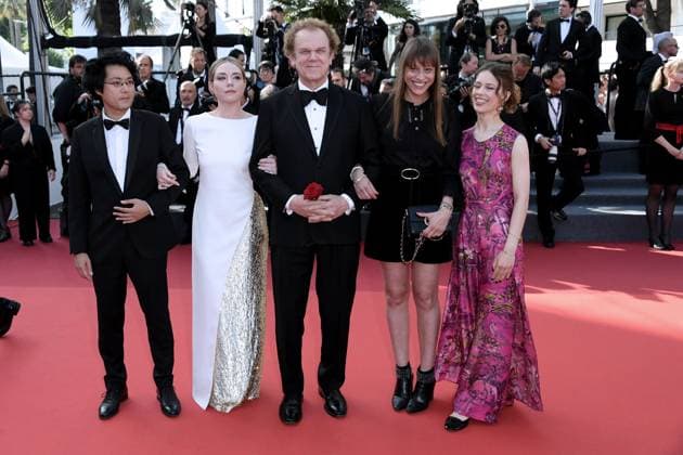 76th Cannes Film Festival 2023, Red carpet film The Old Oak. Pictured: Paula Beer, Alice Winocour, John C. Reilly, Emilie Dequenne, Davy Chou  Copyright: xAlbertoxTerenghi PoolxPhotoxEvenx xPoolxPhotoxEventsx01x IPA_IPA38246702