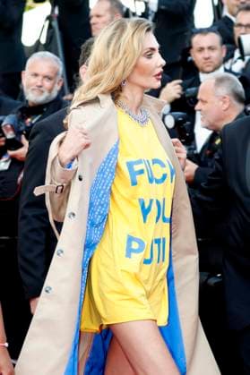 Alina Baikova protests against Putin at the premiere of the feature film The Old Oak at the Festival de Cannes 2023 76 Cannes International Film Festival at the Palais des Festivals Cannes, 26 05 2023. Foto:xD.xBedrosianx xFuturexImage