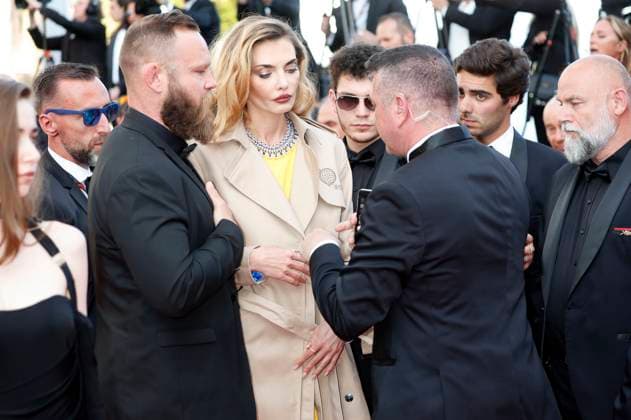Alina Baikova is led off the carpet by security at the premiere of the feature film The Old Oak at the Festival de Cannes 2023 76 Cannes International Film Festival at the Palais des Festivals Cannes, 26 05 2023 Foto:xD.xBedrosianx xFuturexImage