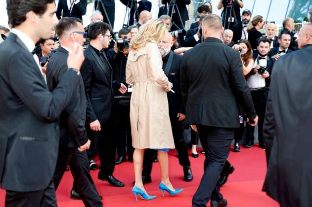 Alina Baikova is led off the carpet by security at the premiere of the feature film The Old Oak at the Festival de Cannes 2023 76 Cannes International Film Festival at the Palais des Festivals Cannes, 26 05 2023 Foto:xD.xBedrosianx xFuturexImage