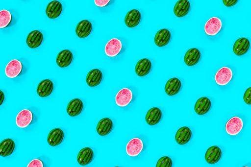 A Light cartoon watermelon background with lots of small rotating watermelons icons *** einer Licht Zeichentrickfilm Wassermelone Hintergrund mit Lose des kleine rotierend Wassermelonen Ikonen 8069064 RECORD DATE NOT STATED