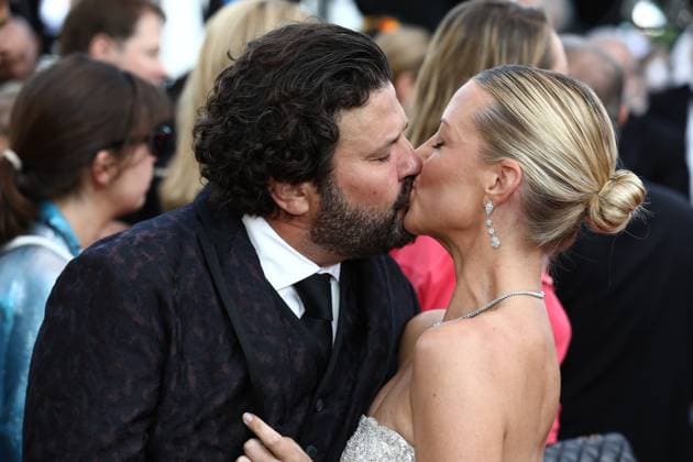 May 26, 2023, Cannes, Cote d Azur, France: Artist DOMINGO ZAPATA kissed his partner MIRANDA BACKMAN as they attend the screening of The Old Oak during the 76th Annual Cannes Film Festival at Palais des Festivals on May 26, 2023 in Cannes, France Cannes France - ZUMAc179 20230526_zep_c179_069 Copyright: xMickaelxChavetx
