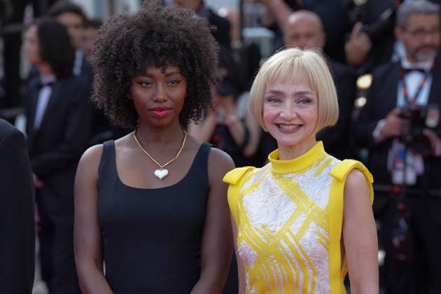 Inna Modja - Maria de Medeiros CELEBRITES : 76 eme festival de Cannes - Red Carpet du film Â« The Old Oak Â» - Cannes - 26 05 2023 NorbertScanella Panoramic 