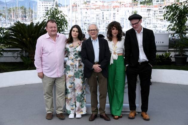 76th Cannes Film Festival 2023, Photocall film The Old Oak . Pictured: Dave Turner, Elba Mari, Ken Loach, Claire Rodgerson, Trevor Fox  Copyright: xAlbertoxTerenghi PoolxPhotoxEvenx xPoolxPhotoxEventsx01x IPA_IPA38263340