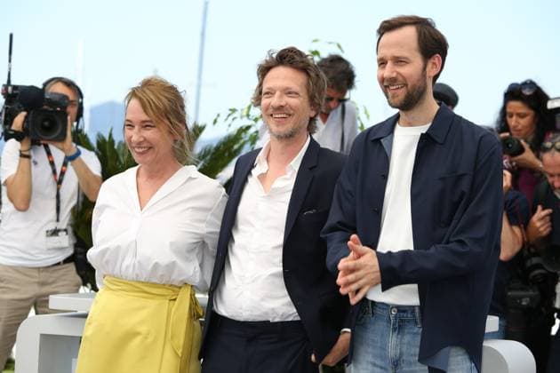 Festival International du Film de Cannes. Photocall du film L abbe Pierre - une vie de combats . 76th Cannes Film Festival. Photocall with cast of the film L abbe Pierre - une vie de combats . Emmanuelle Bercot, Frederic Tellier and Benjamin Lavernhe. 292697 2023-05-27 Cannes France  Copyright: xIsabellexVautierx xStarfacex STAR_292697_009