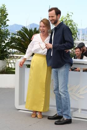 Festival International du Film de Cannes. Photocall du film L abbe Pierre - une vie de combats . 76th Cannes Film Festival. Photocall with cast of the film L abbe Pierre - une vie de combats . Emmanuelle Bercot and Benjamin Lavernhe. 292697 2023-05-27 Cannes France  Copyright: xIsabellexVautierx xStarfacex STAR_292697_010