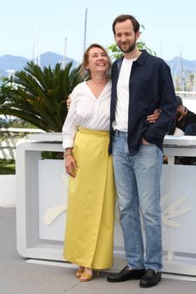 Festival International du Film de Cannes. Photocall du film L abbe Pierre - une vie de combats . 76th Cannes Film Festival. Photocall with cast of the film L abbe Pierre - une vie de combats . Emmanuelle Bercot and Benjamin Lavernhe. 292697 2023-05-27 Cannes France  Copyright: xIsabellexVautierx xStarfacex STAR_292697_011