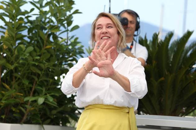Festival International du Film de Cannes. Photocall du film L abbe Pierre - une vie de combats . 76th Cannes Film Festival. Photocall with cast of the film L abbe Pierre - une vie de combats . Emmanuelle Bercot. 292697 2023-05-27 Cannes France  Copyright: xIsabellexVautierx xStarfacex STAR_292697_017