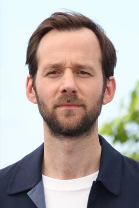 Festival International du Film de Cannes. Photocall du film L abbe Pierre - une vie de combats . 76th Cannes Film Festival. Photocall with cast of the film L abbe Pierre - une vie de combats . Benjamin Lavernhe. 292697 2023-05-27 Cannes France  Copyright: xIsabellexVautierx xStarfacex STAR_292697_021