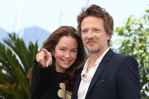Festival International du Film de Cannes. Photocall du film L abbe Pierre - une vie de combats . 76th Cannes Film Festival. Photocall with cast of the film L abbe Pierre - une vie de combats . Chloe Stefani and Frederic Tellier. 292697 2023-05-27 Cannes France  Copyright: xIsabellexVautierx xStarfacex STAR_292697_026