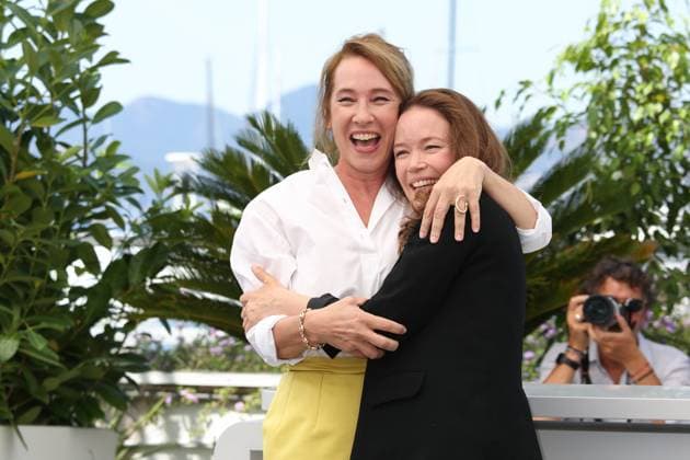 Festival International du Film de Cannes. Photocall du film L abbe Pierre - une vie de combats . 76th Cannes Film Festival. Photocall with cast of the film L abbe Pierre - une vie de combats . Emmanuelle Bercot and Chloe Stefani. 292697 2023-05-27 Cannes France  Copyright: xIsabellexVautierx xStarfacex STAR_292697_029