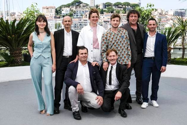 Ramona Fiorini, Luciano Vergaro, Melchiorre Pala, Alice Rohrwacher, Gian Pedro Carpretto, Vincenzo Nemolato, Giuliano Mantovani and Luca Gargiullo at the photocall for the feature film La Chimera at the Festival de Cannes 2023 76 Cannes International Film Festival at the Palais des Festivals Cannes, 27 05 2023. Foto:xD.xBedrosianx xFuturexImage