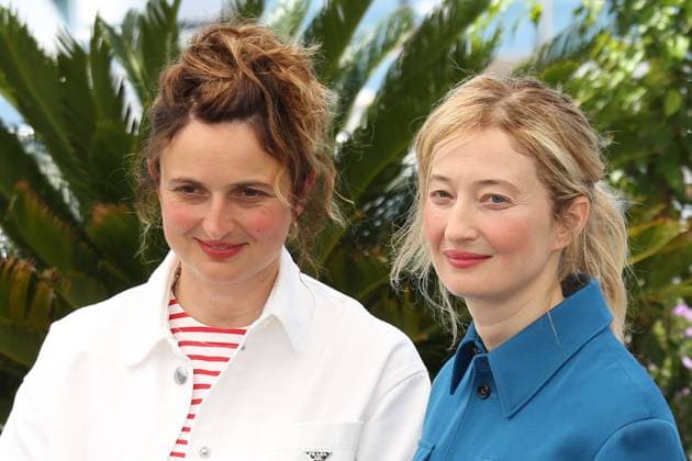 76e Festival International du Film de Cannes. Photocall. 76th Cannes Film Festival. Photocall with cast of the film La chimera . Alice Rohrwacher and Alba Rohrwacher. 292714 2023-05-27 Cannes France  Copyright: xIsabellexVautierx xStarfacex STAR_292714_025