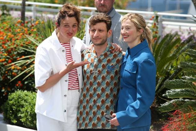 76e Festival International du Film de Cannes. Photocall. 76th Cannes Film Festival. Photocall with cast of the film La chimera . Alice Rohrwacher, Vincenzo Nemolato and Alba Rohwacher. 292714 2023-05-27 Cannes France  Copyright: xIsabellexVautierx xStarfacex STAR_292714_048