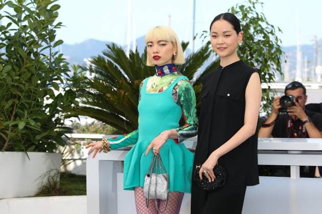 76e Festival International du Film de Cannes. Photocall. 76th Cannes Film Festival. Photocall with cast of the film Perfect days . Aoi Yamada and Arisa Nakano. 292714 2023-05-26 Cannes France  Copyright: xIsabellexVautierx xStarfacex STAR_292714_183