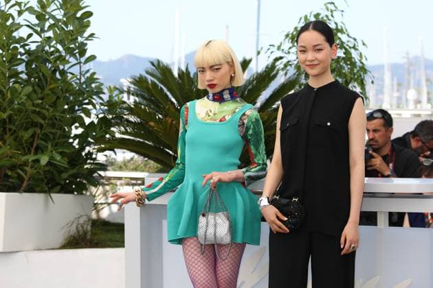 76e Festival International du Film de Cannes. Photocall. 76th Cannes Film Festival. Photocall with cast of the film Perfect days . Aoi Yamada and Arisa Nakano. 292714 2023-05-26 Cannes France  Copyright: xIsabellexVautierx xStarfacex STAR_292714_184