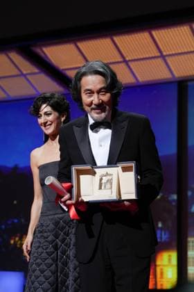 76e Festival International du Film de Cannes. 76th International Cannes Film Festival. Ceremonie de cloture. 75th International Cannes Film Festival. Closing ceremony. Prix d interpretation masculine 292723 2022-05-27 Cannes France Yakusho, Koji  Copyright: xSergexArnalx xStarfacex STAR_292723_005