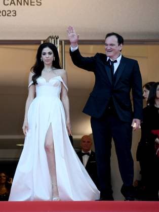 76th Cannes Film Festival 2023, evening 12 - Red Carpet Elemental and Closing Ceremony. In the picture Quentin Tarantino, Daniella Pick attend  Copyright: xAlbertoxTerenghix xipa-agency.nex xPoolxPhotoxEventsx01x IPA_IPA38278375