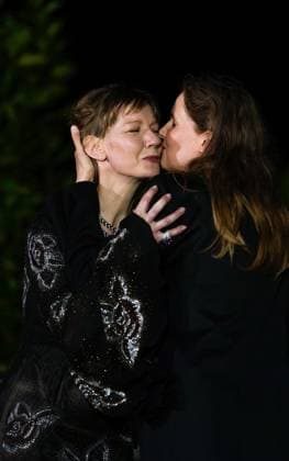 Internationale Filmfestspiele von Cannes, Sandra Hüller The Palme D Or Winners Photo Call at the 76th Edition of the Cannes Film Festival Justine Triet, who just won The Palme D Or Award for Anatomy of a Fall ( Anatomie d une chute ), greets actress Sandra Huller. during the Palme D Or winners photocall at the 76th edition of the Cannes Film Festival, on May 27 2023, in Cannes, France Cannes Palace of Festivals and Congresses of Cannes Cannes France Copyright: xAlexandraxFechetex _ADR3845