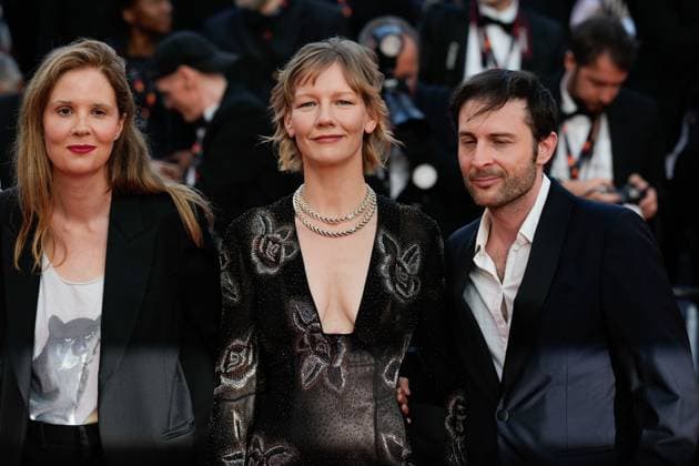 Internationale Filmfestspiele von Cannes, Sandra Hüller The Elemental Red Carpet Premiere at the 76th Edition of the Cannes Film Festival Director Justine Triet, winner of The Palme D Or Award for Anatomy of a Fall ( Anatomie d une chute ), alongside Arthur Harari and Sandra Huller, attend the movie screening and red carpet event for Elemental , directed by Peter Sohn, during the 76th edition of the Cannes Film Festival on May 27 2023, in Cannes, France Cannes Palace of Festivals and Congresses of Cannes Cannes France Copyright: xAlexandraxFechetex _ADR9714