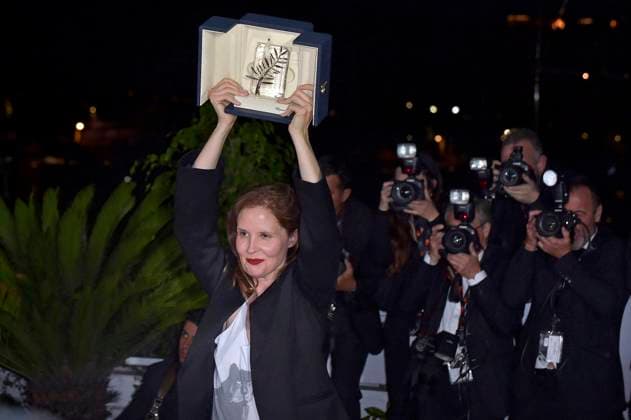 Justine Triet holds The Palme D Or Award for Anatomy of a Fall during the Palme D Or winners photocall at the 76th annual Cannes film festival at Palais des Festivals on Saturday, May 27, 2023 in Cannes, France.  CAN20230527239 RoccoxSpaziani