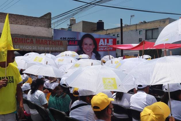 Mexiko, Alejandra Del Moral Wahlkampf in Ciudad Nezahualcoyotl May 27, 2023 in Ciudad NezahualcoÂ³yotl, Mexico: People attend the Alejandra Del Moral, candidate for Governor of the State of Mexico political rally to close the political campaign. On May 27, 2023 in NezahualcoÂ³yotl, State of Mexico, Mexico. Nezahualcoyotl Mexico - ZUMAe321 20230528_zia_e321_012 Copyright: xCarlosxSantiagox