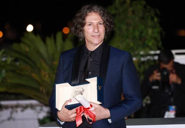 (230528) -- CANNES, May 28, 2023 -- British director Jonathan Glazer poses with the trophy during a photocall after he won the Grand Prix for the film The Zone Of Interest during the closing ceremony of the 76th edition of the Cannes Film Festival in Cannes, southern France, May 27, 2023. ) FRANCE-CANNES-FILM FESTIVAL-AWARDS GaoxJing 