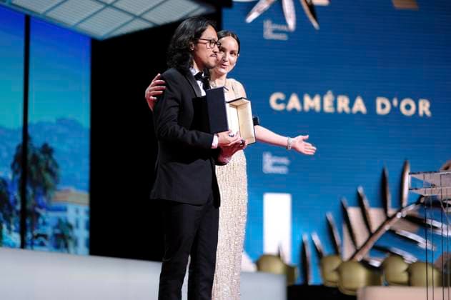 Anais Demoustier and Pham Thien An with the Golden Camera for Inside the Yellow Cocoon Shell at the award ceremony at the Festival de Cannes 2023 76 Cannes International Film Festival at the Palais des Festivals Cannes, 27 05 2023. Foto:xD.xBedrosianx xFuturexImage