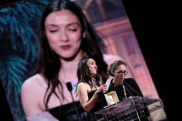 Merve Dizdar with the award for best actress in Kuru Otlar Üstüne at the award ceremony at the Festival de Cannes 2023 76 Cannes International Film Festival at the Palais des Festivals Cannes, 27 05 2023. Foto:xD.xBedrosianx xFuturexImage