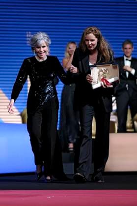 Jane Fonda and Justine Triet with the Palme dOr for best film Anatomie d™une chute at the award ceremony at the Festival de Cannes 2023 76 Cannes International Film Festival at the Palais des Festivals Cannes, 27 05 2023. Foto:xD.xBedrosianx xFuturexImage
