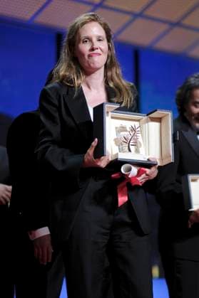 Justine Triet with the Palme dOr for the best film Anatomie d™une chute at the awards ceremony at the Festival de Cannes 2023 76 Cannes International Film Festival at the Palais des Festivals Cannes, 27 05 2023. Foto:xD.xBedrosianx xFuturexImage