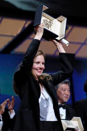 Justine Triet with the Palme dOr for the best film Anatomie d™une chute at the awards ceremony at the Festival de Cannes 2023 76 Cannes International Film Festival at the Palais des Festivals Cannes, 27 05 2023. Foto:xD.xBedrosianx xFuturexImage