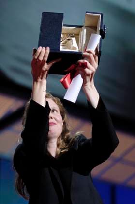 Justine Triet with the Palme dOr for the best film Anatomie d™une chute at the awards ceremony at the Festival de Cannes 2023 76 Cannes International Film Festival at the Palais des Festivals Cannes, 27 05 2023. Foto:xD.xBedrosianx xFuturexImage