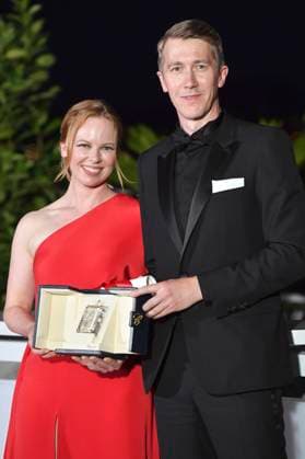 Alma Pöysti and Jussi Vatanen with the Jury Prize for Fallen Leaves representing Aki Kaurismäki at the Photocall with the Laureates at the Festival de Cannes 2023 76 Cannes International Film Festival at the Palais des Festivals Cannes, 27 05 2023. Foto:xD.xBedrosianx xFuturexImage